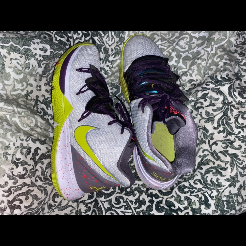 KYRIE MAMBA MENTALITY